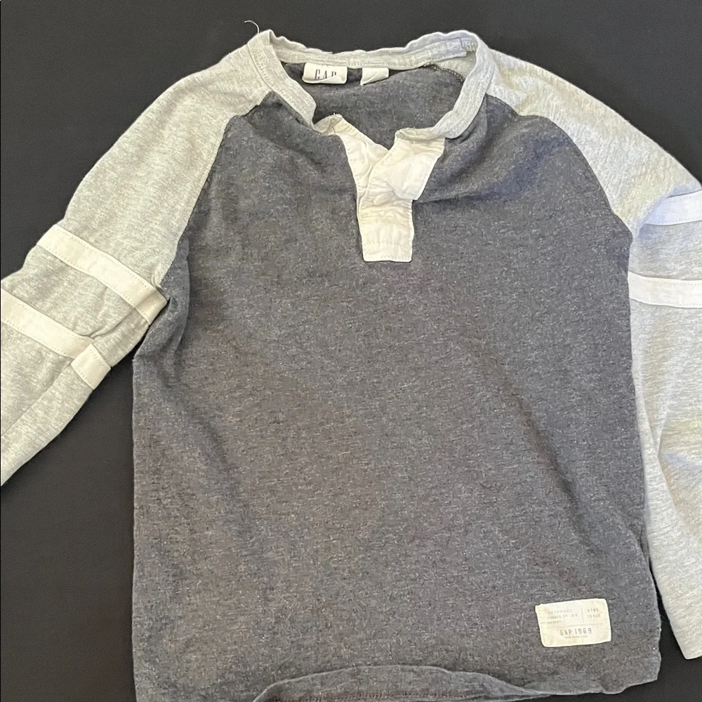 Gray Striped and Heathered Kids Tees set - Boys 5T - Picture 4 of 5